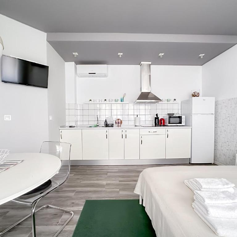 Budget Inn - Studio Apartment - 11