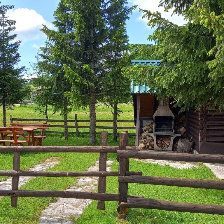 Family Farm Apartments - Three-Bedroom Chalet - 20