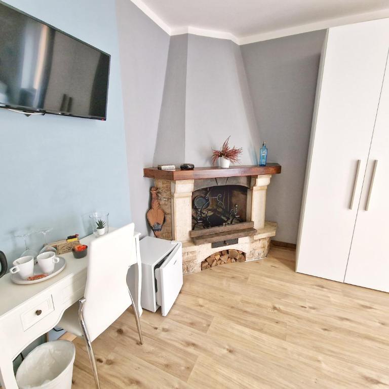 Le Giare B&B - Camera Tripla con Terrazza - 12