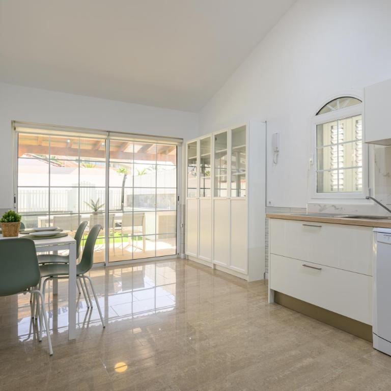 Beachside hideaway Gran Canaria - Three-Bedroom House - 10