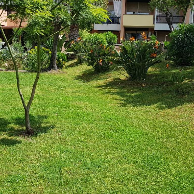 Green Oasis - Appartamento Deluxe con 1 Camera da Letto e Vista Giardino - 5