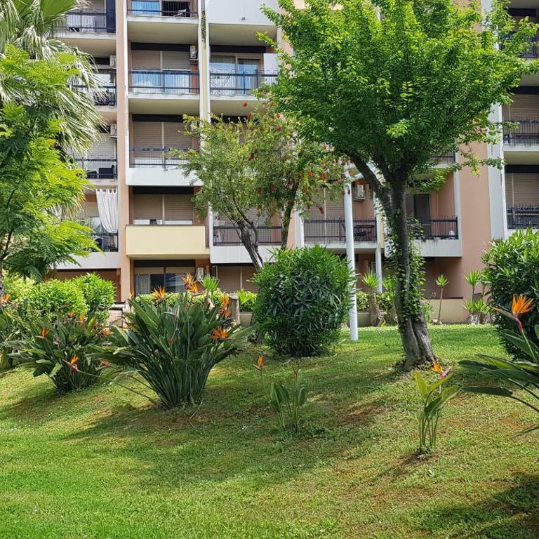 Green Oasis - Appartamento Deluxe con 1 Camera da Letto e Vista Giardino - 9