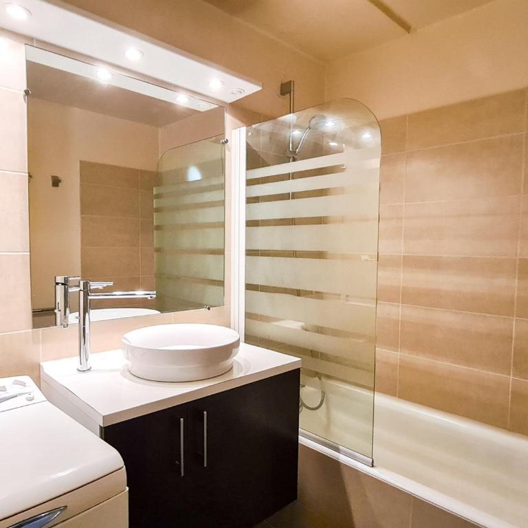 Appartement spacieux, balcon - 8 pers. - FR-1-425-218 - Apartment - 3