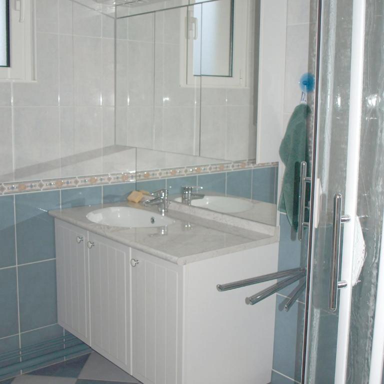 Agréable appartement pour 6 pers, balcon à 50m de la mer - FR-1-323-308 - Appartement - 2