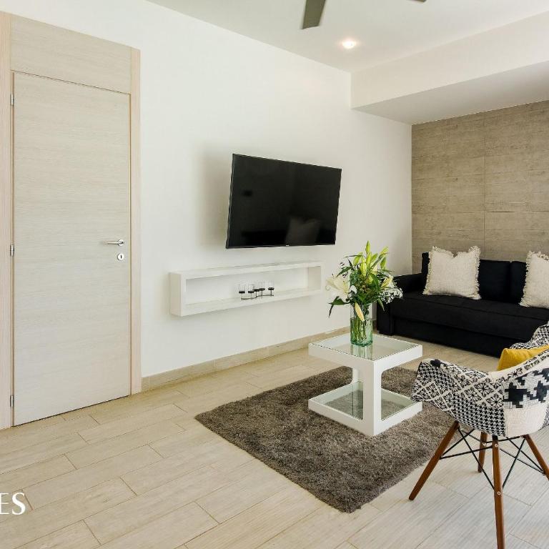 1BR | Steps from the Beach | Rooftop Pool - One-Bedroom Apartment - 3