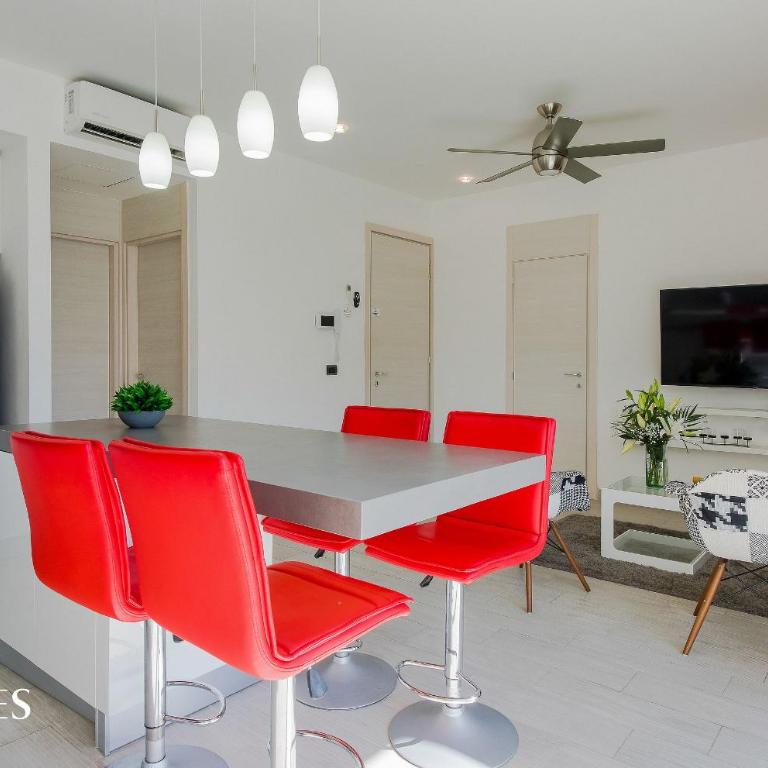 1BR | Steps from the Beach | Rooftop Pool - One-Bedroom Apartment - 13
