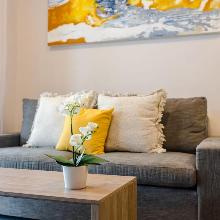 1BR | Near the Beach | Pool View - One-Bedroom Apartment - 8