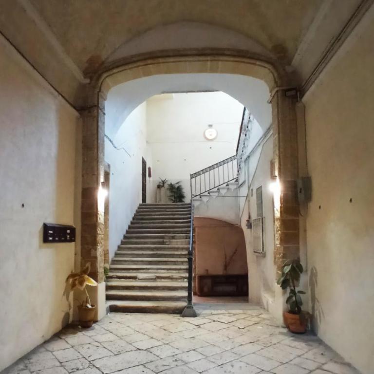 Palazzo Saraceno apartments-Antico Rifugio - One-Bedroom Apartment with Terrace - 24