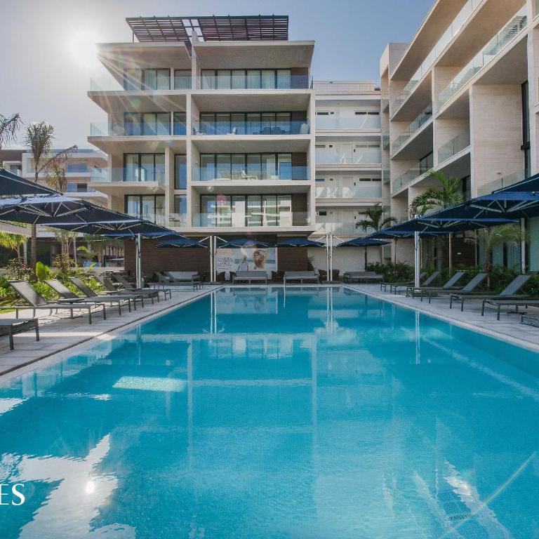 2 Br. | Steps away from the beach | Heated Pool - Two-Bedroom Apartment with Balcony - 9
