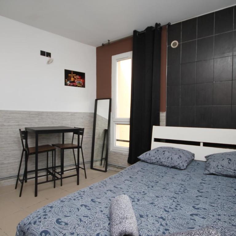 04 - Chambre avec lit double proche Paris et transports WIFI - Double Room - 1