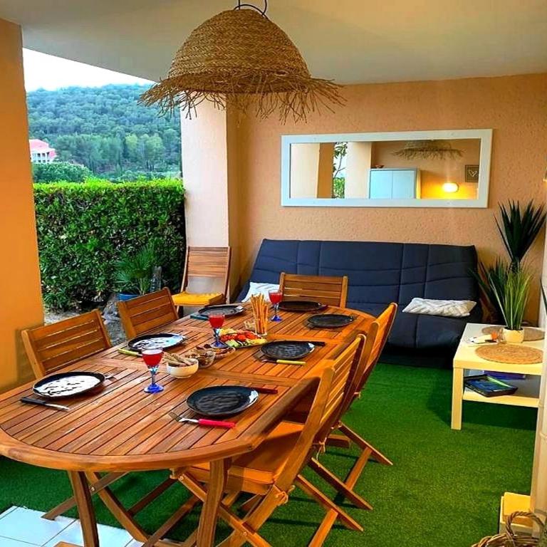 Dans un cadre d'exception, Vue mer panoramique à Agay Côte d'Azur, Village Vacances Cap Esterel, 2 chambres, avec jardin, golf, climatisation, Wifi, 5 piscines - Appartement - Vue sur Mer - 22