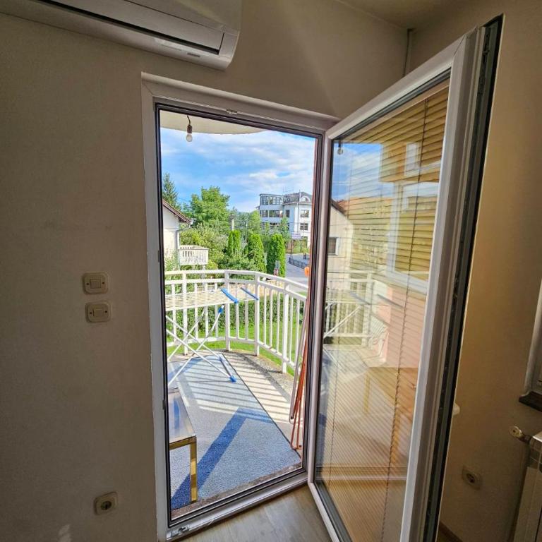 H&M - Two-Bedroom Apartment - 3