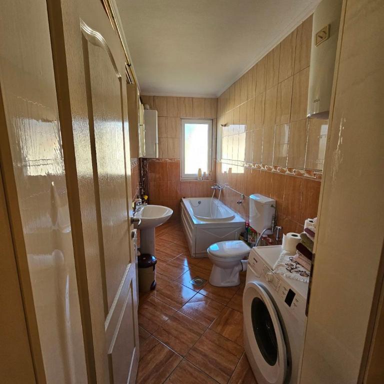 H&M - Two-Bedroom Apartment - 7