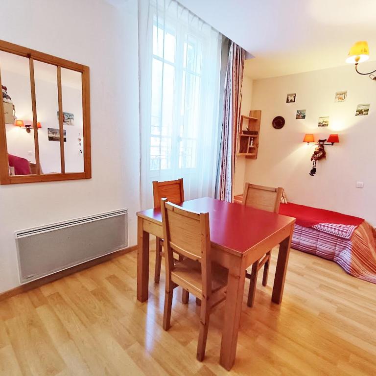 Le Bouquetin, Studio, centre Luchon, wifi, casier à skis, ascenseur, 3 personnes - Estudio - 3