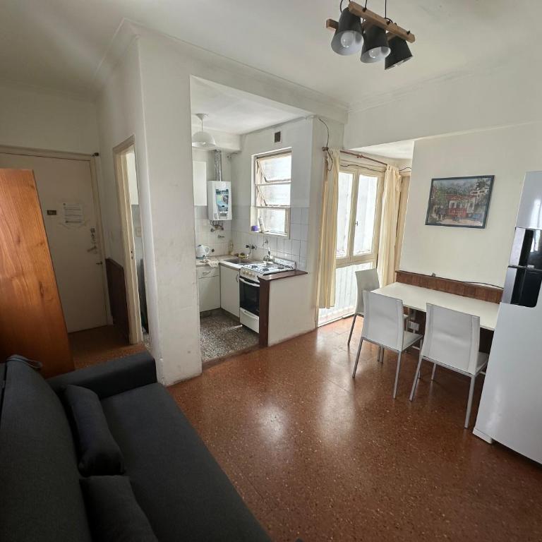 Excelente Ubicación - Dos Ambientes - Peatonal - Apartamento de 1 dormitorio - 4