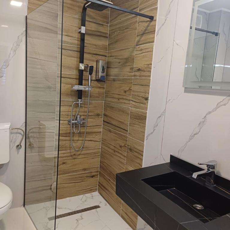 Villa Anri - Quadruple Room - 8