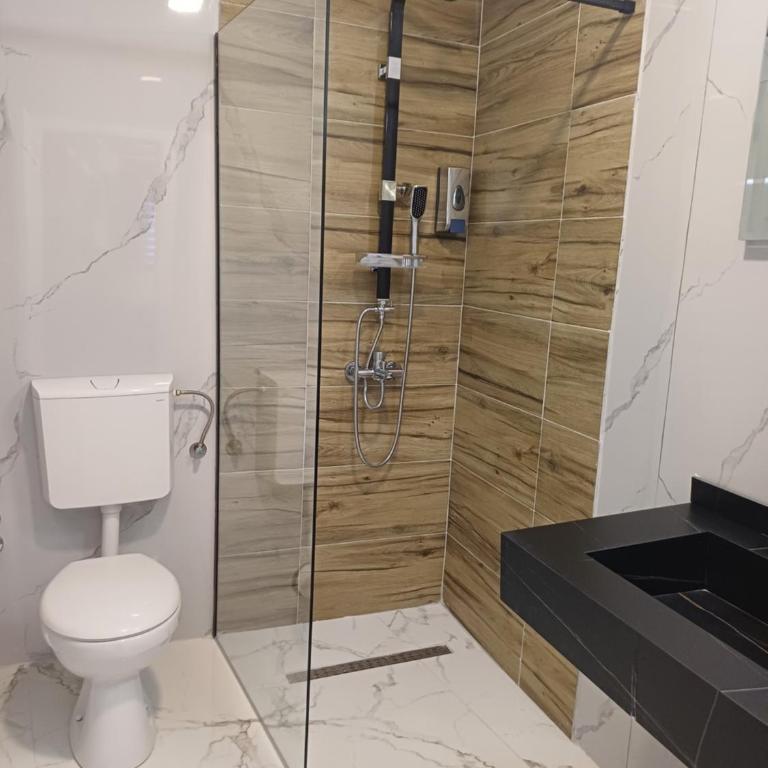 Villa Anri - Quadruple Room - 6
