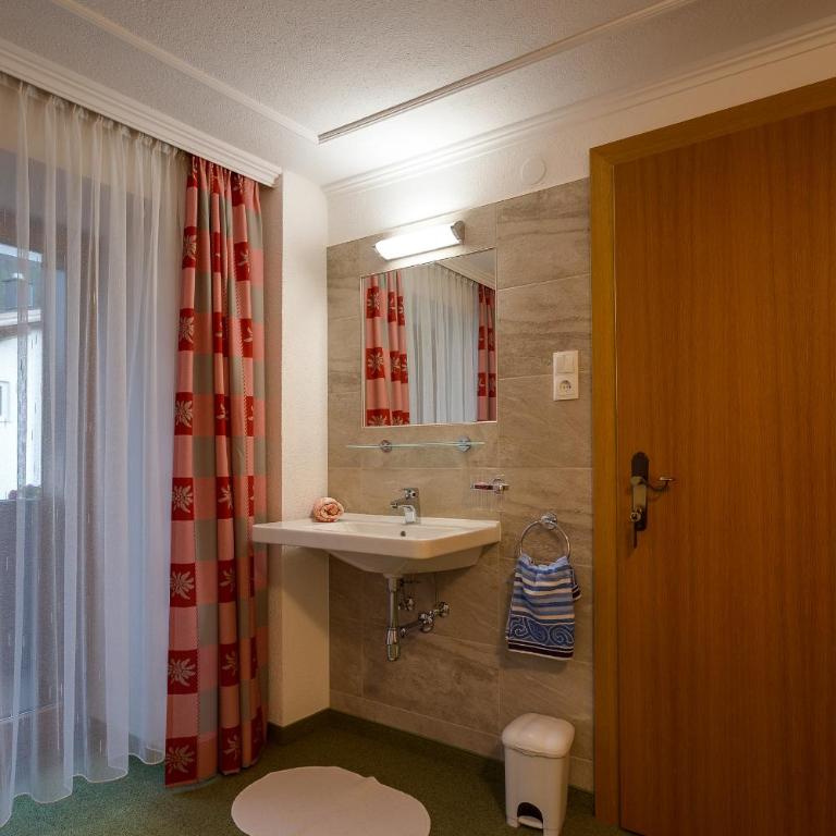 Albert'n Haus - Doppelzimmer mit Balkon - 2