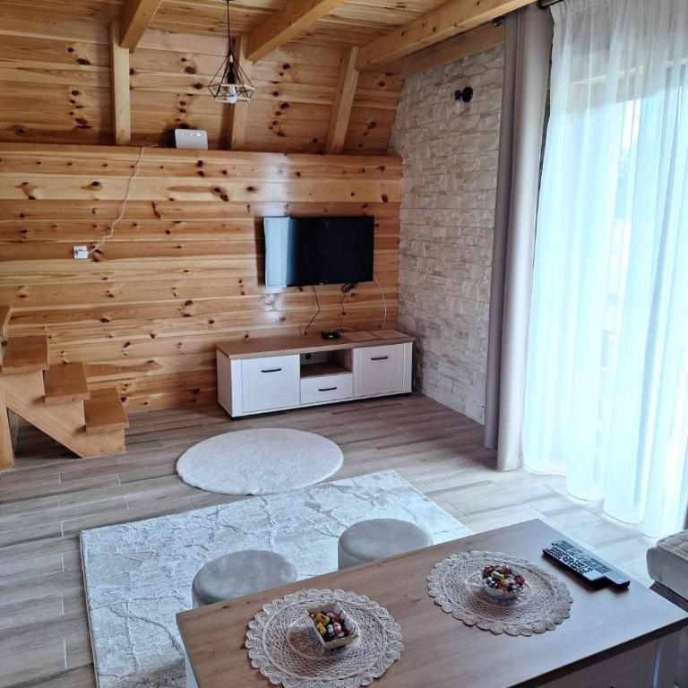 House Bojana - Two-Bedroom House - 9