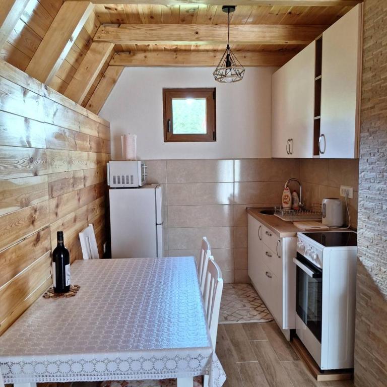 House Bojana - Two-Bedroom House - 8