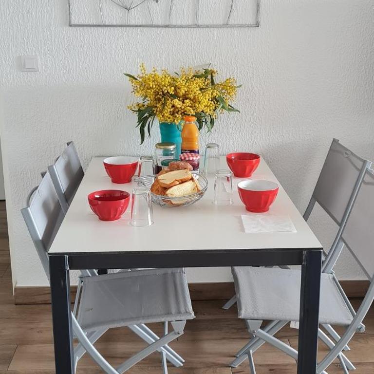 T3, 2ch, classé 3,parking gratuit sur place à 600m de la plage, des commerces ,du port proche st tropez - Appartement 2 Chambres - 34