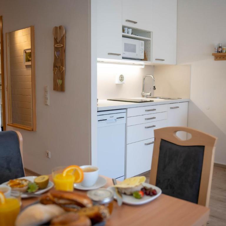 Bavarian Escape Ferienwohnung mit Pool - Estudio con balcón - 11