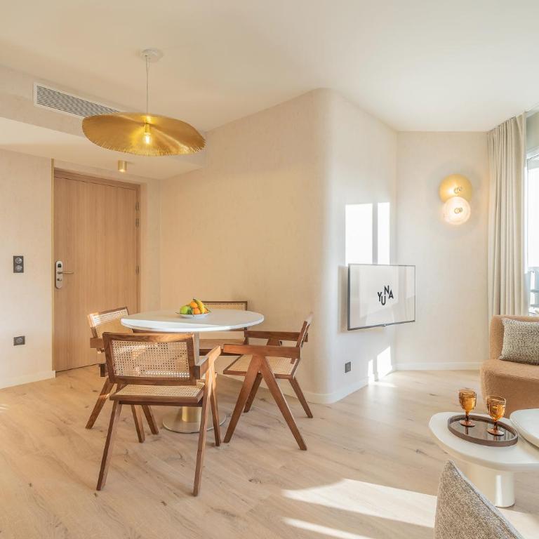 Yuna Porte-Maillot - ApartHotel - Appartement Premium 1 Chambre - 35 m² - 6