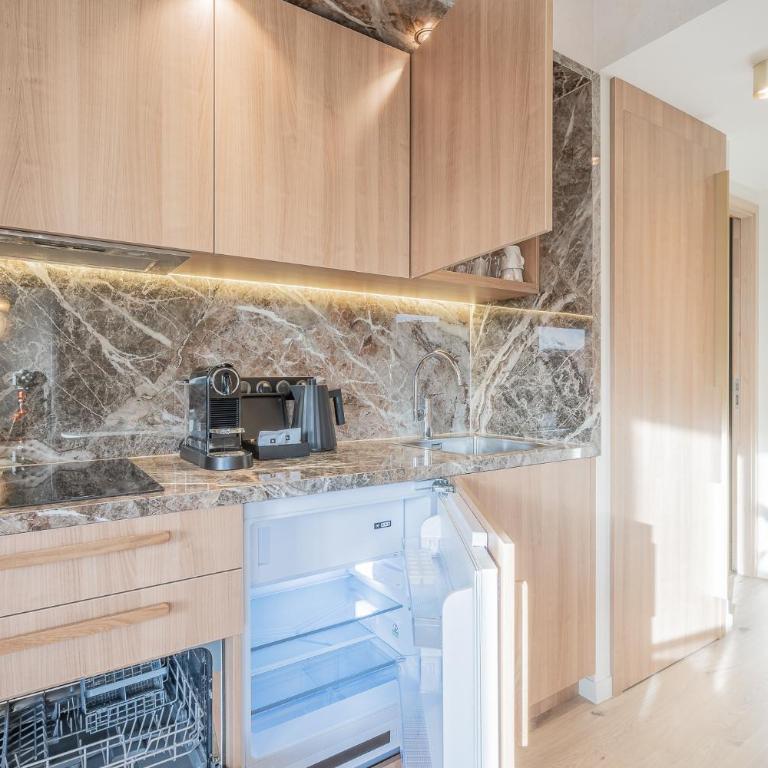 Yuna Porte-Maillot - ApartHotel - Appartement Premium 1 Chambre - 35 m² - 14
