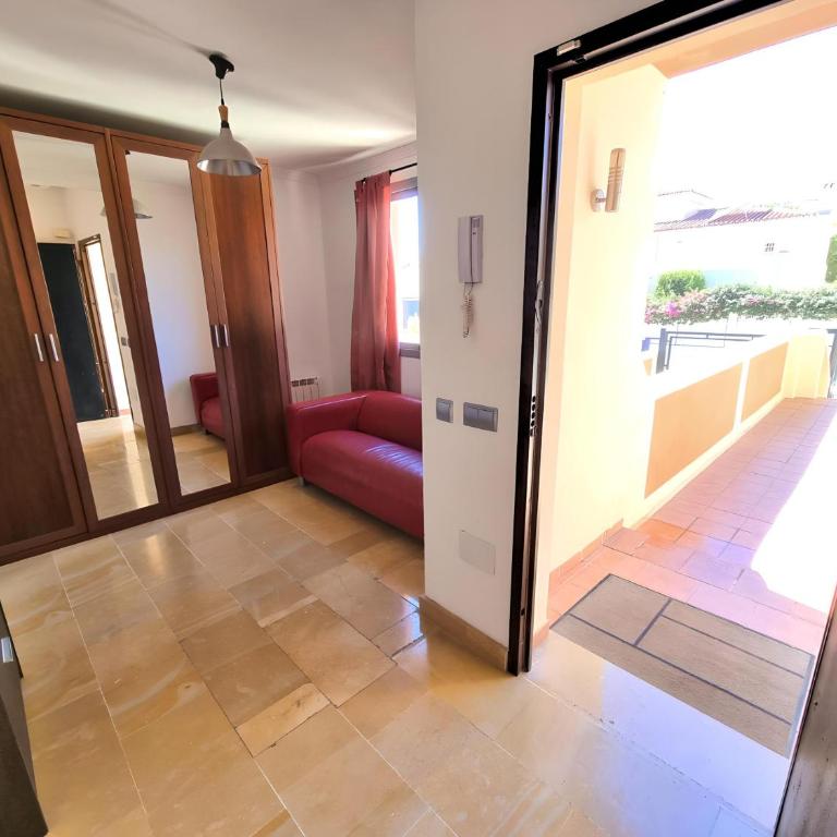 Stunning Home with Outdoor Swimmingpool, 4 Bedrooms and Wifi - Four-Bedroom House - 7