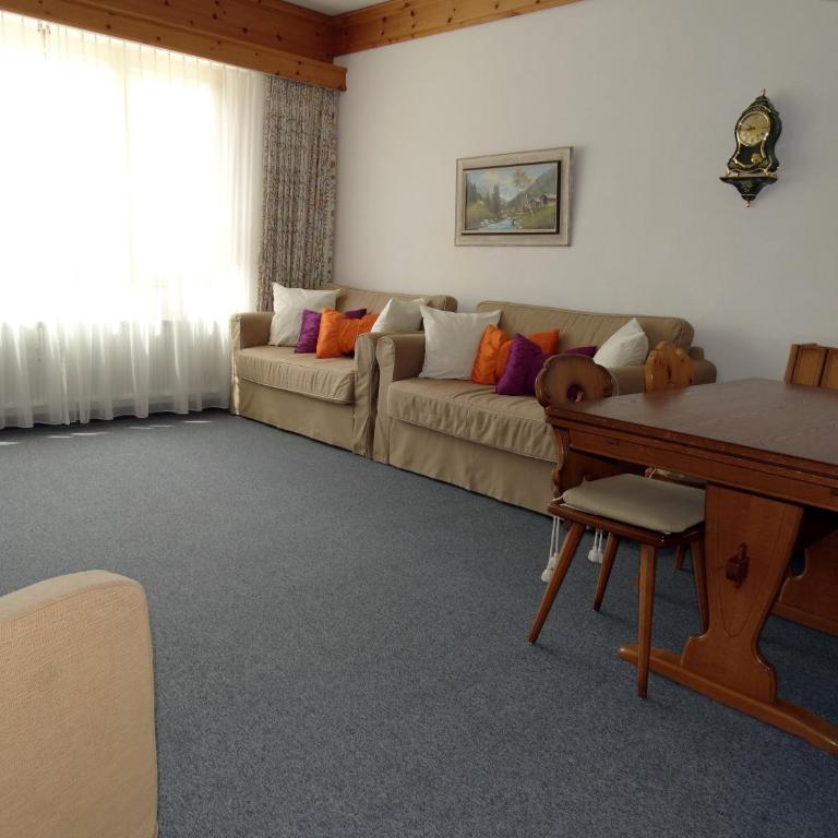 Hotel Bündnerhof - Familienzimmer (2 Erwachsene + 2 Kinder + 1 Baby) - 2