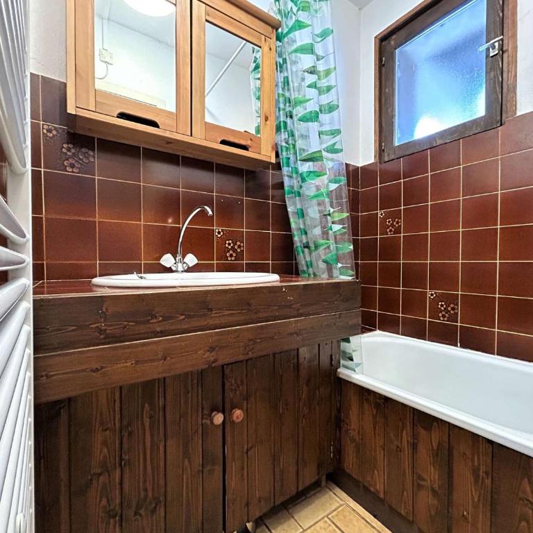 Studio au Monêtier-les-Bains avec balcon, parking et proche des pistes pour 4 personnes - Appartement 1 Chambre - 10