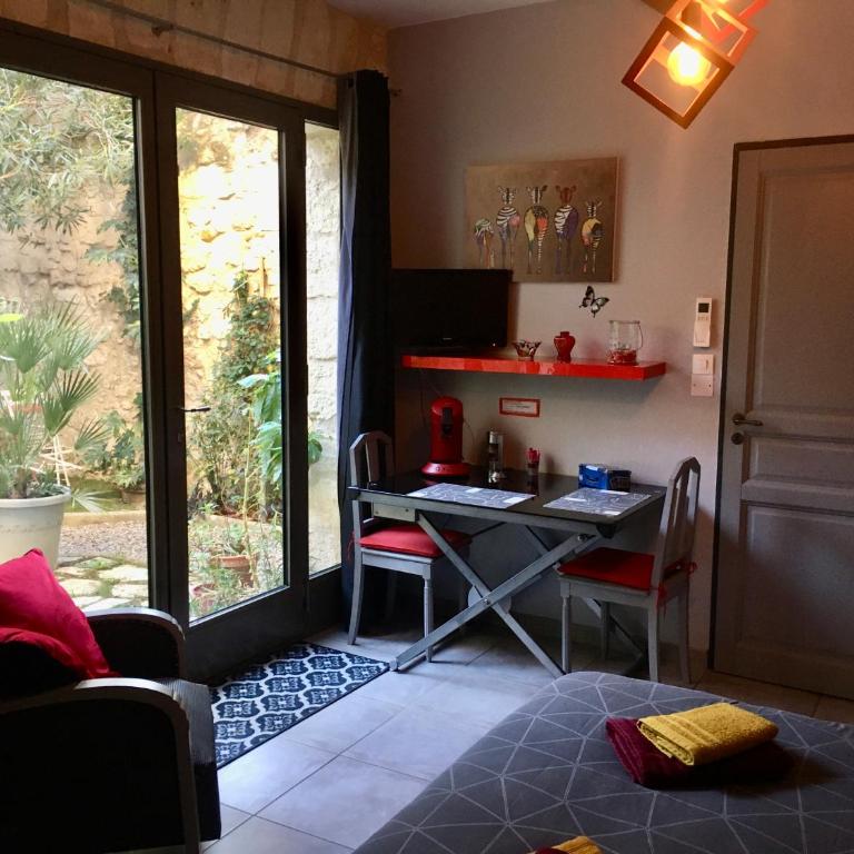 Chambre sur jardin secret - Avignon Centre - Climatisée - Chambre Double avec Salle de Bains Privative - 1