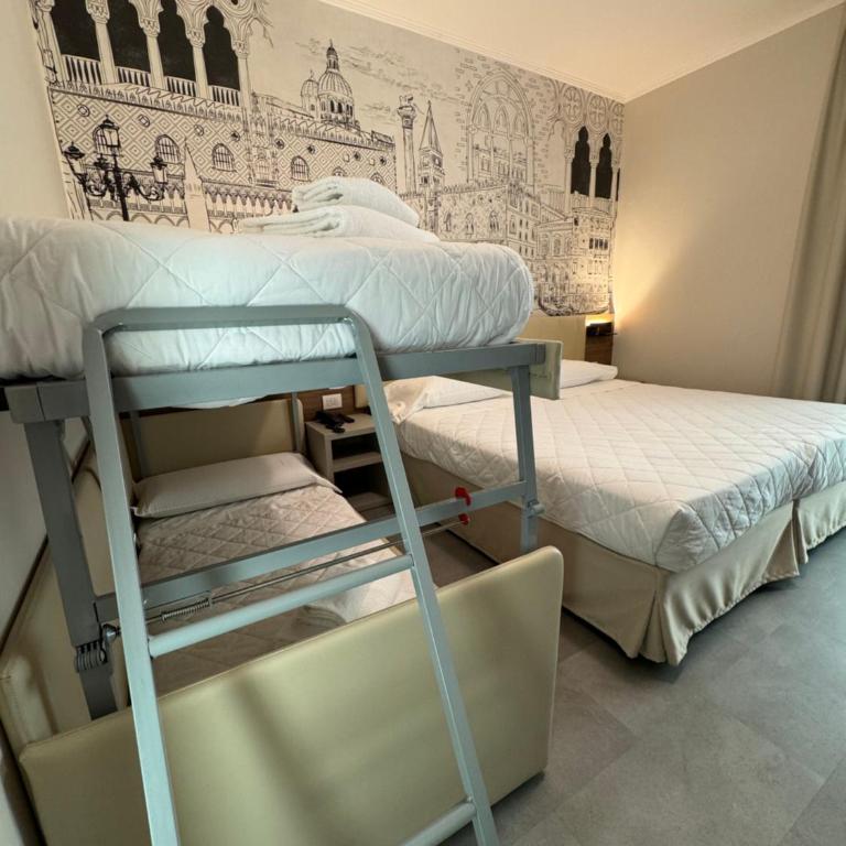 Hotel Marco Polo 3 Stelle Superior - Camera Quadrupla Comfort - 2