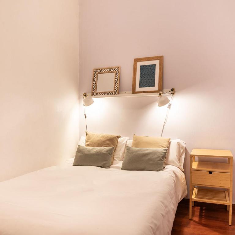 Spacious & Sunny Apartment with Terrace in the city center - Three-Bedroom Apartment - 15