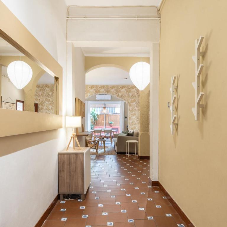 Spacious & Sunny Apartment with Terrace in the city center - Three-Bedroom Apartment - 23
