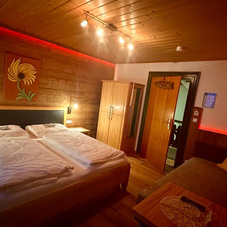 Pension Schierl - Doppelzimmer - 7