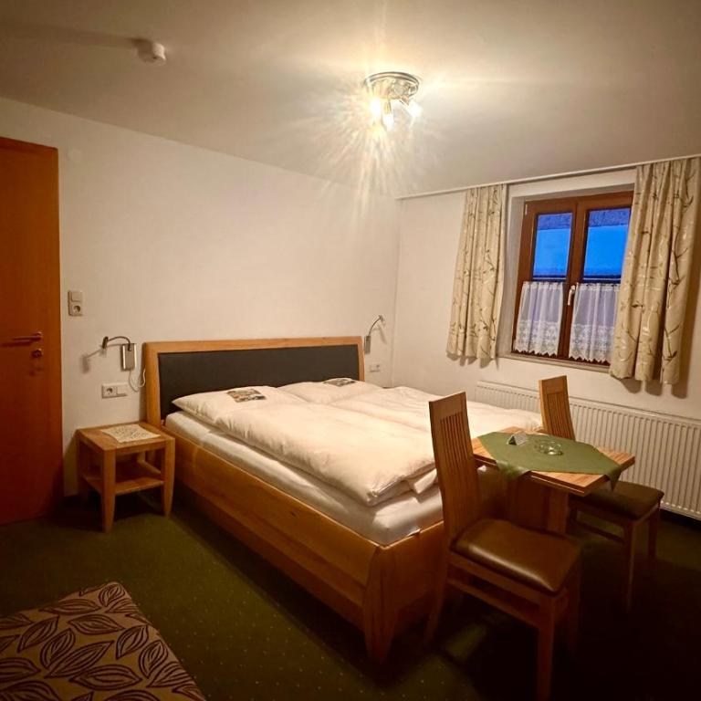 Pension Schierl - Dreibettzimmer - 10