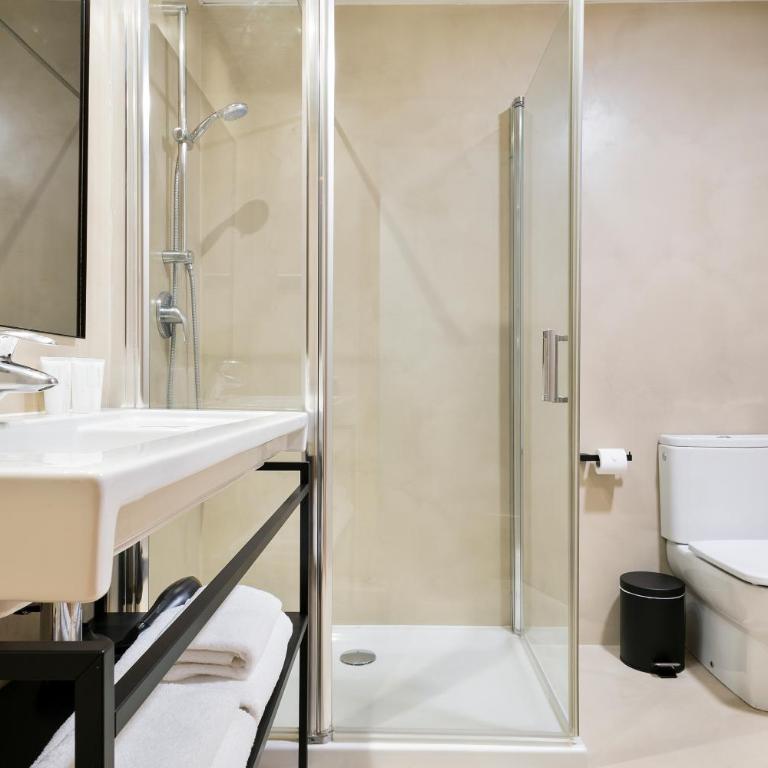 Vale Suites - Deluxe Apartment mit 2 Schlafzimmern und Terrasse - 16