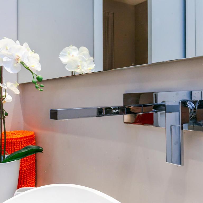 Orange Milano M3 DUOMO 12 min - Appartamento con 2 Camere da Letto - 30