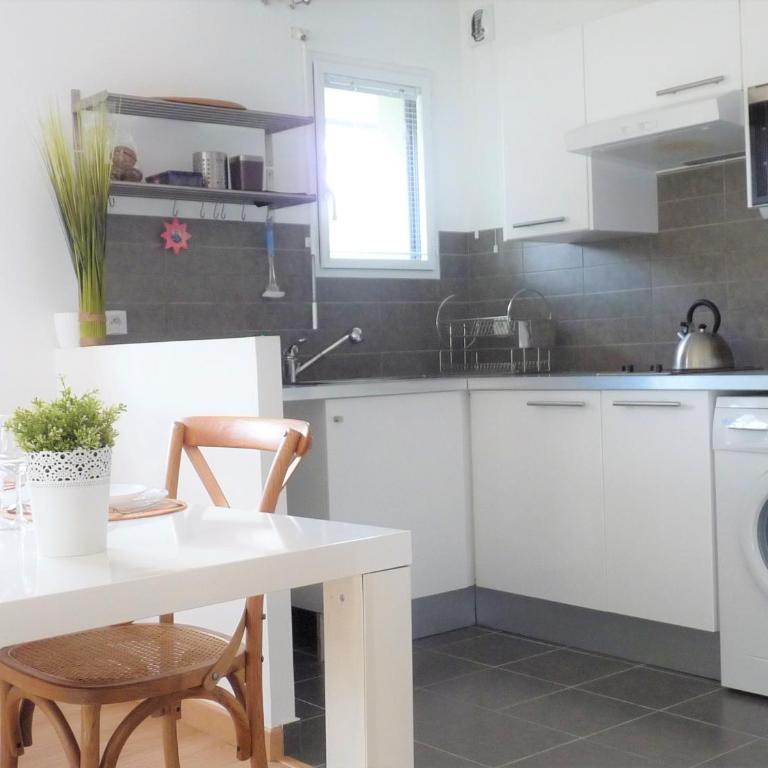 Le GLAZ - 2 à 4 vacanciers - Jardin clos - Petit chien bienvenu - 2 vélos - Plages et Commerces à pied - Appartement 2 Chambres - 12