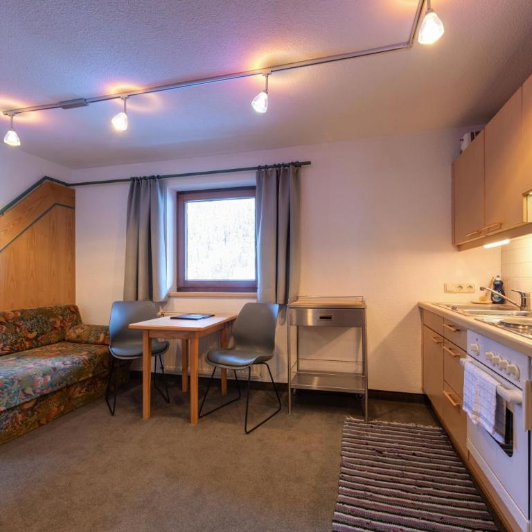 Hotel Pension Kirchplatz - Superior Apartment mit 1 Schlafzimmer (3 Erwachsene) - 2
