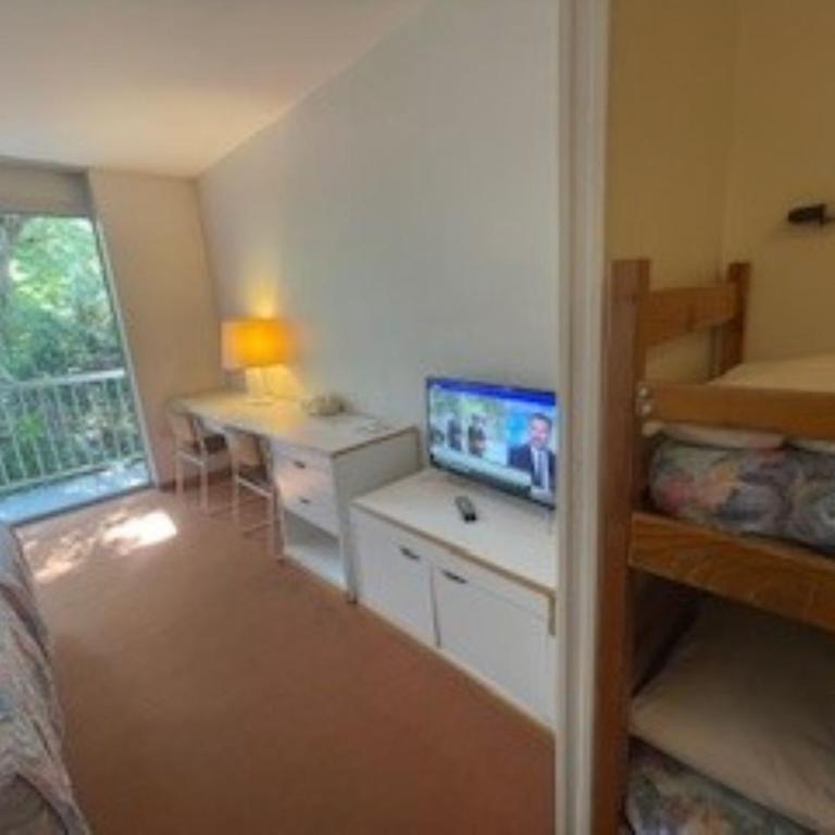 Hôtel Restaurant Pavillon Carina - Chambre Familiale (2 Adultes et 2 Enfants) - 6