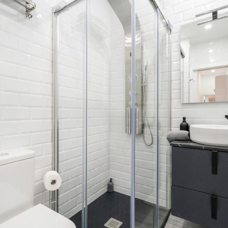 Chueca San Antón Apartment - Three-Bedroom Apartment - 15
