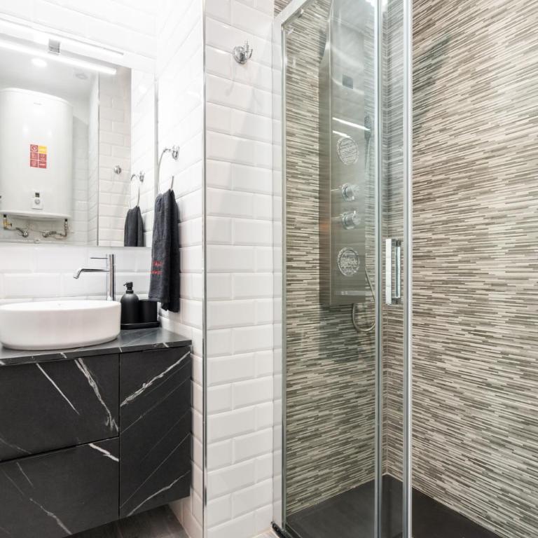 Chueca San Antón Apartment - Three-Bedroom Apartment - 25