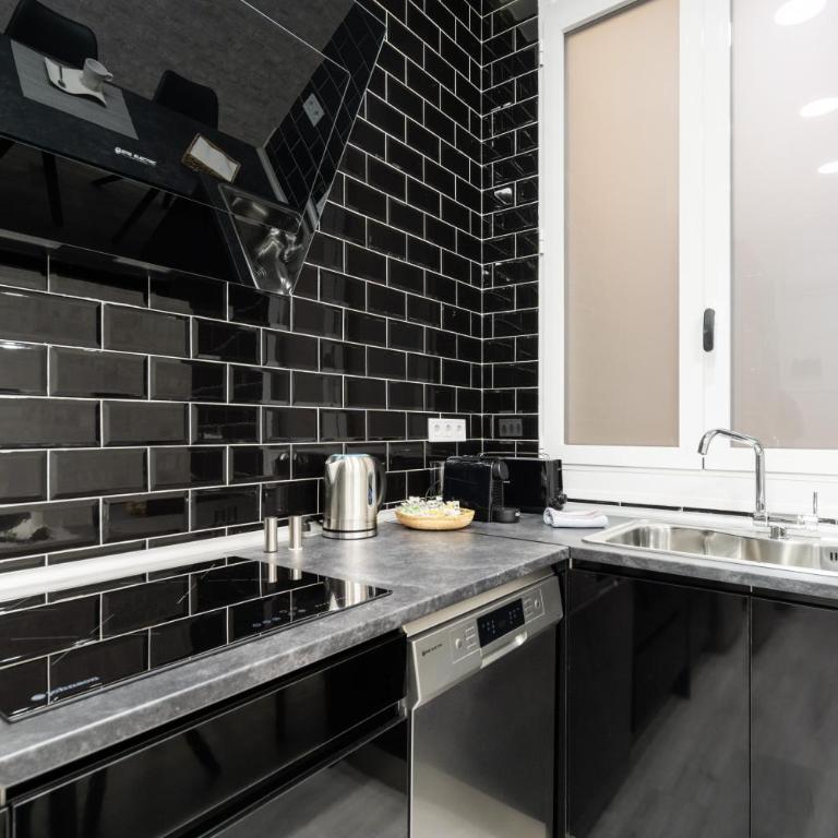Chueca San Antón Apartment - Three-Bedroom Apartment - 28