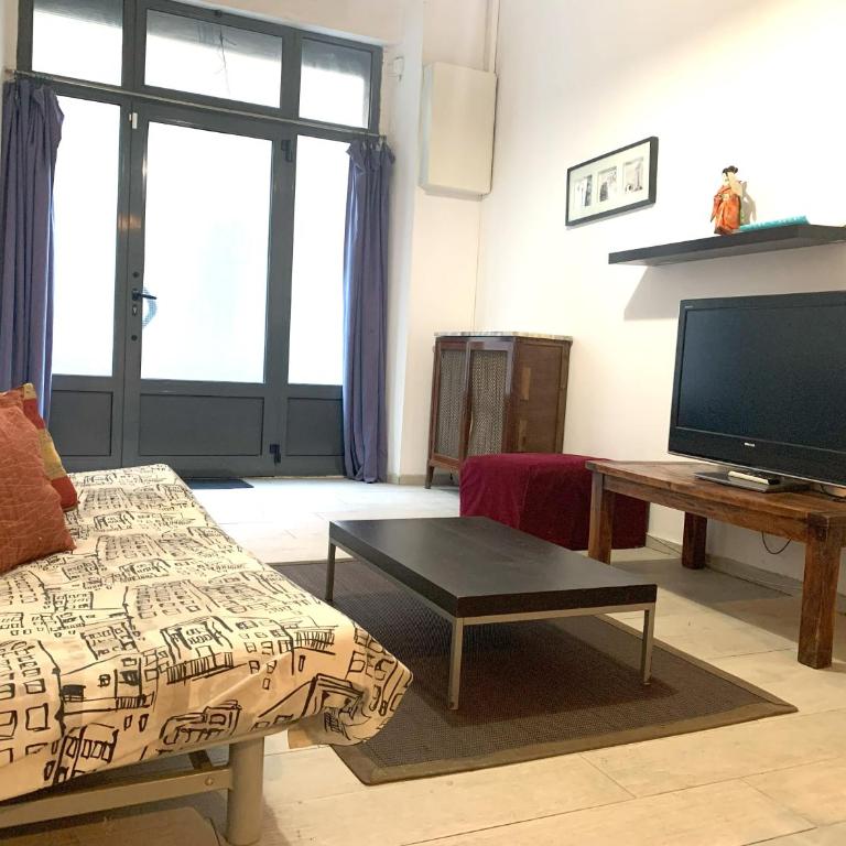 Parallel-Patio - Two-Bedroom Apartment - 18