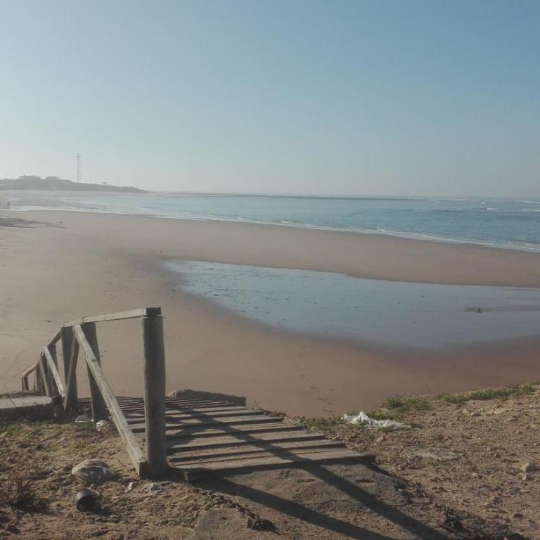 En Finca Las Dunas dos Chalets con jacuzzis en primera linea de playa , uno de 4 dormitorios y otro de 2 dormitorios, Llama al Seiscientos veintisiete Cuatrocientos diecisiete Trescientos noventa y ocho - Bungalow frente a la playa - 26