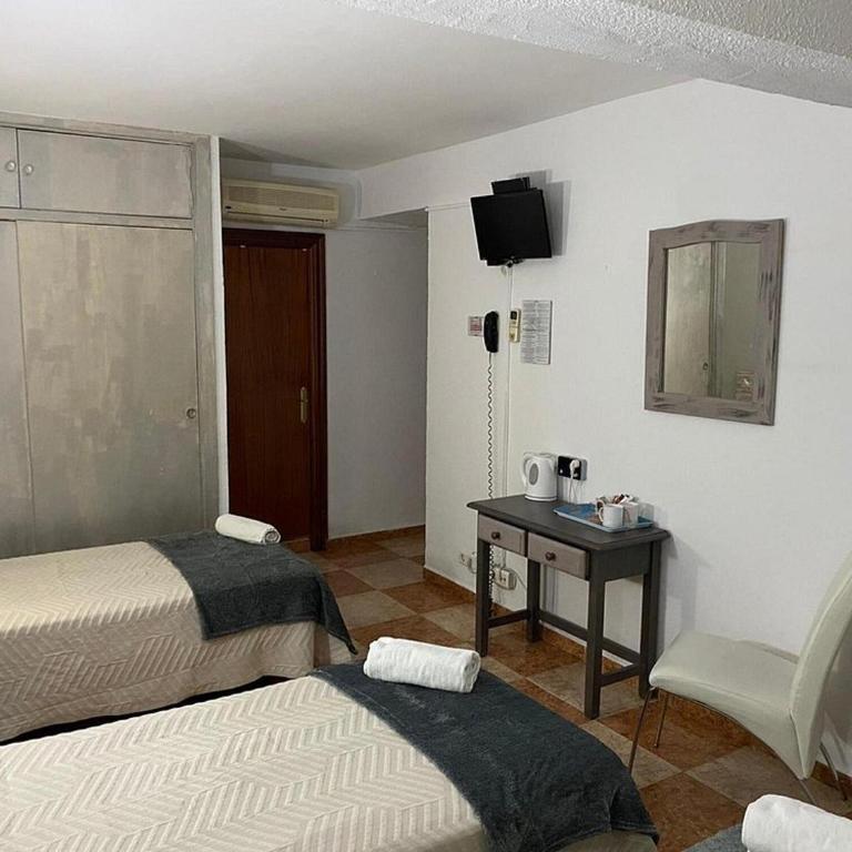 Hostal Virgen del Rocío II - Habitación Doble - 2 camas - 4