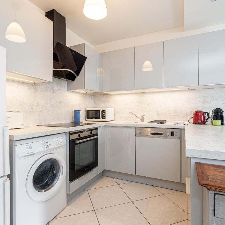 NEW 2 bed apt in Antibes, 5 min walk to the Beach - Apartment mit 2 Schlafzimmern - 5
