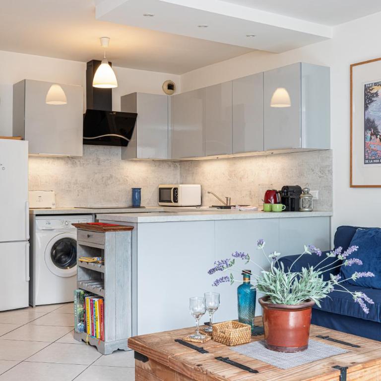 NEW 2 bed apt in Antibes, 5 min walk to the Beach - Apartment mit 2 Schlafzimmern - 21